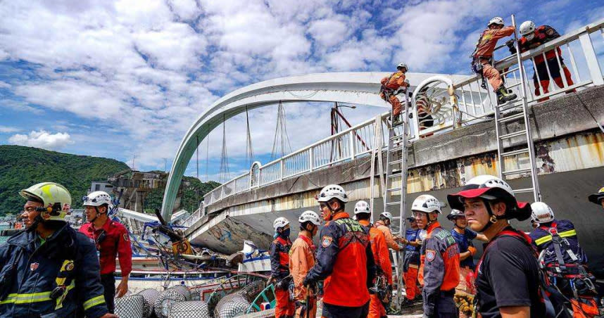 南方澳跨港大橋去年10月1日崩塌，今天運安會最終調查報告出爐。（圖／報系資料照片）