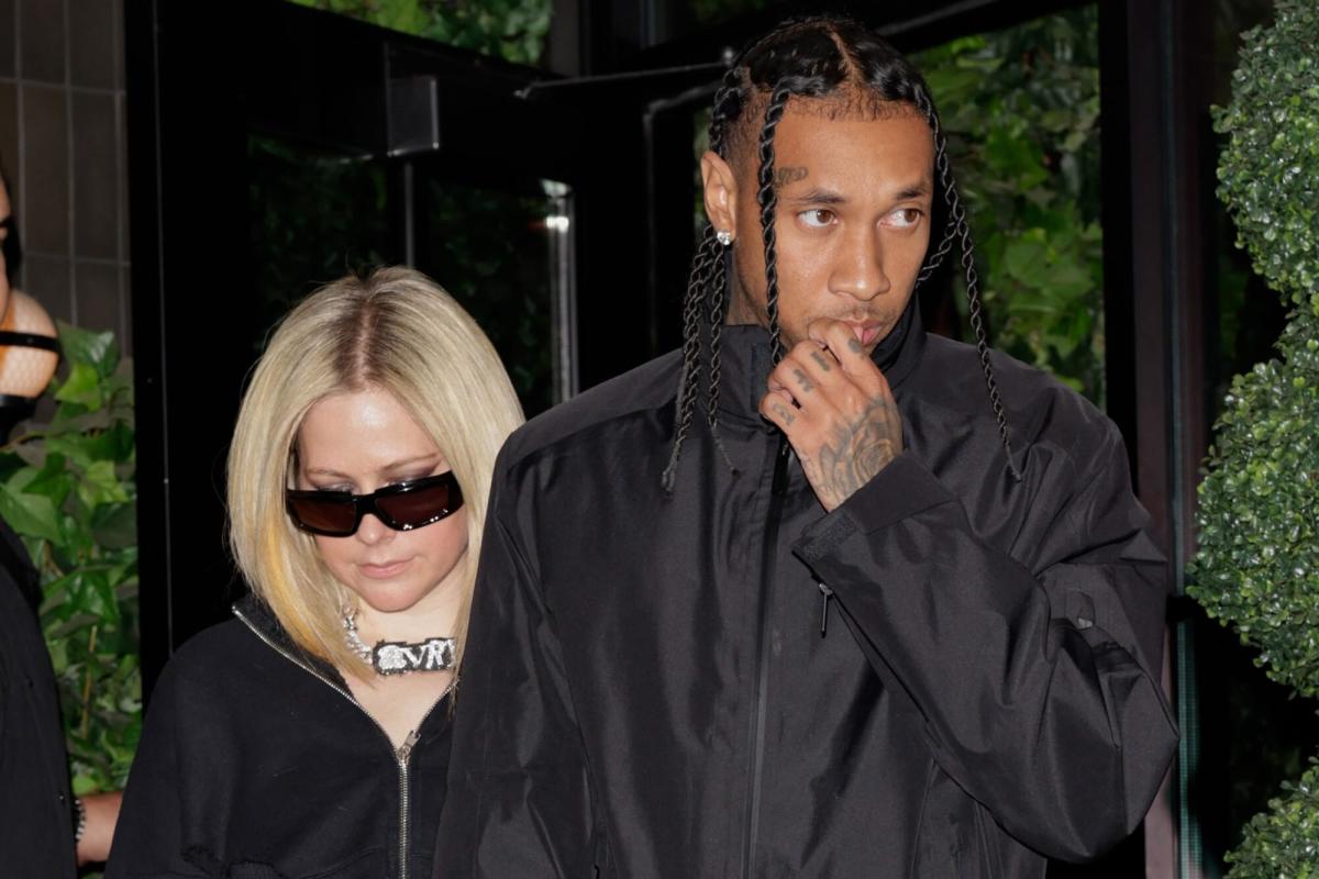 Tyga Buys Avril Lavigne An 80 000 Bespoke Diamond Necklace Amid New