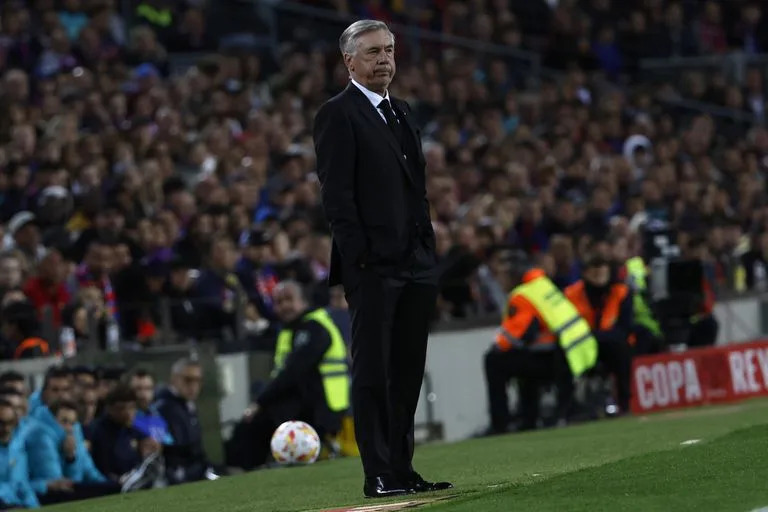 Carlo Ancelotti dirigiendo a Real Madrid ante Barcelona, por la semifinal de vuelta de la Copa del Rey