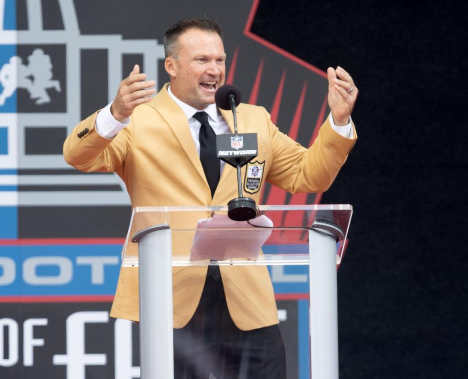 Zach Thomas delivers his speech during the Pro Football Hall of Fame enshrinement on Saturday in Canton, Ohio.