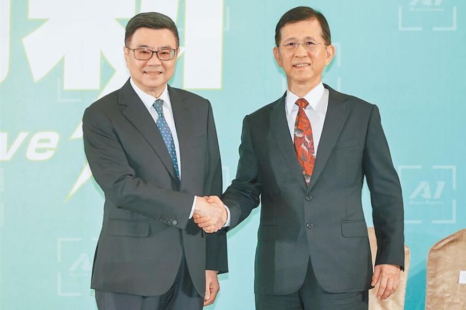 準閣揆卓榮泰（左）本月16日宣布由黃彥男（右）接任數位部長。（本報資料照片）