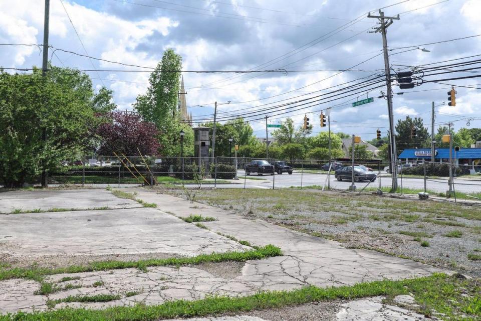 This vacant half-acre lot at Beatties Ford Road and Gilbert Street used to be home to the Dalebrook Professional Center. The office building was home to a number of Black doctors, pharmacists and beauticians before it was tore down.