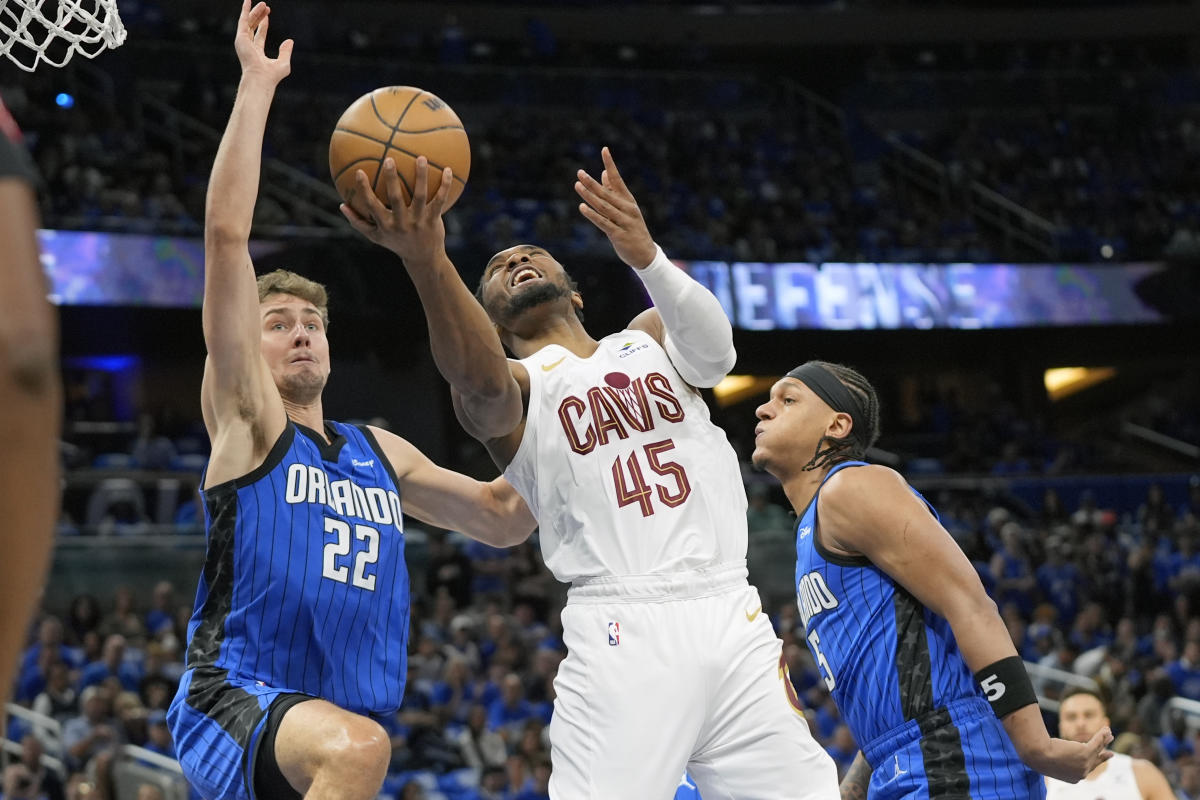 NBA playoffs: Cavs score only 29 second-half points in Game 4 vs. Magic, losing 112–89 - Yahoo Sports