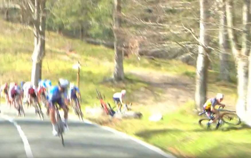 Une terrible chute collective s’est produite lors de la 4e étape du Tour du Pays Basque, le 4 avril 2024.