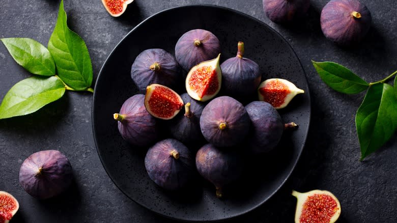 ripe figs