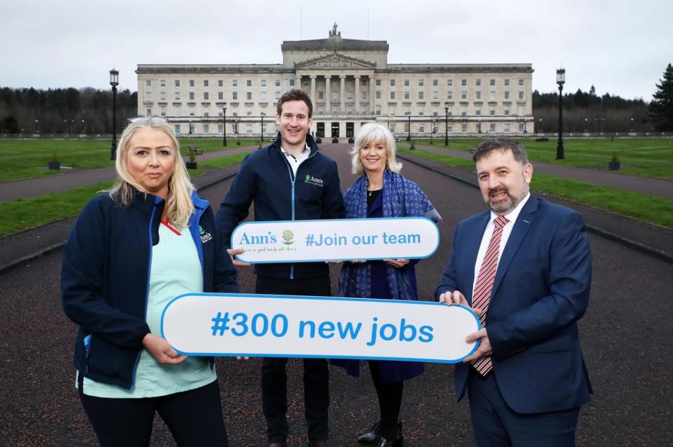 Press Eye – Belfast – Northern Ireland – 26th January 2022 – Health Minister Robin Swann pictured with Patrick and Ann McQuade from AnnÕs Home Care along with Ciara Workman.Photo by Kelvin Boyes / Press Eye