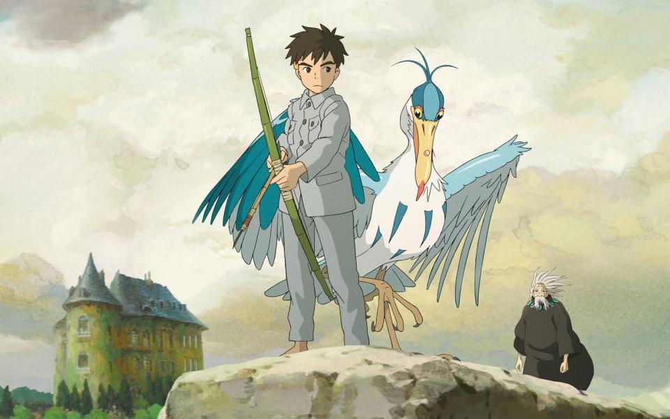 Der graue Reiher führt den zwölfjährigen Mahito in eine magische Parallelwelt ein. (Bild: Studio Ghibli 2023)