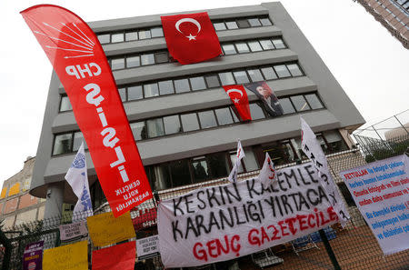 Support messages by secular and left-wing groups are seen in front of the Cumhuriyet newspaper, an opposition secularist daily, in Istanbul, Turkey, November 1, 2016. REUTERS/Murad Sezer