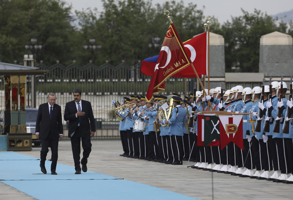 Turkish President Recep Tayyip Erdogan, left, and Venezuela's President Nicolas Maduro review a military honour guard during a welcome ceremony, in Ankara, Turkey, Wednesday, June 8, 2022.(AP Photo/Burhan Ozbilici)