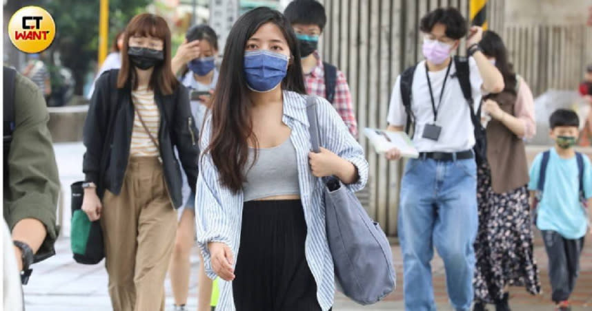 今（30日）台灣東半部地區、恆春半島及澎湖有局部短暫陣雨或雷雨，東南部地區及恆春半島並有局部較大雨勢發生的機率。（示意圖／侯世駿攝）