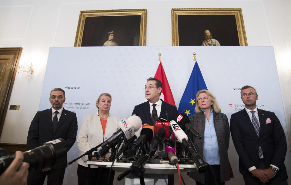 Austrian Vice Chancellor Heinz-Christian Strache (Austrian Freedom Party), center, addresses the media during press conference at the sport ministry in Vienna, Austria, Saturday, May 18, 2019. Strache says he is resigning after two German newspapers published footage of him apparently offering lucrative government contracts to a potential Russian benefactor. (AP Photo/Michael Gruber)