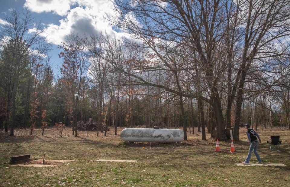 Paula Schwerdtfeger, 47, lands a ringer in her practice pit in her backyard in Waupaca, Wisconsin on Tuesday, April 9, 2024. Gabi Broekema/USA TODAY NETWORK- Wisconsin