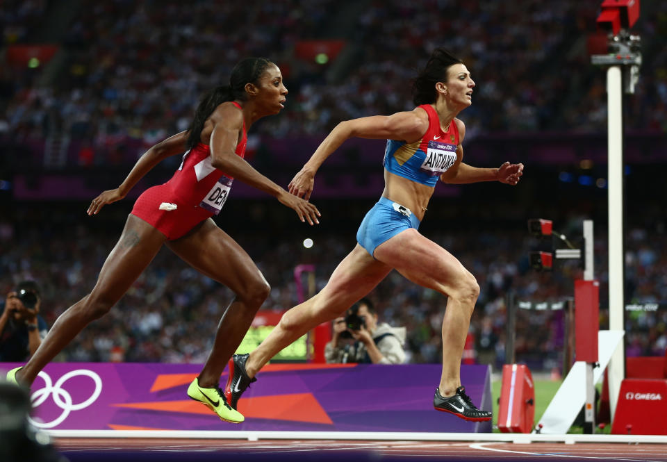 Natalya Antyukh crosses the finish line just ahead of Lahinda Demus.  (Quinn Rooney/Getty Images)