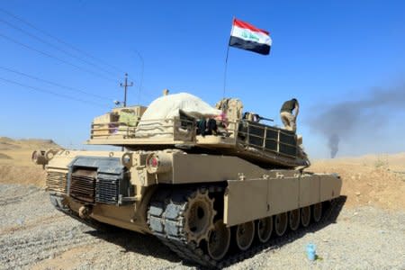 A tank belonging to Iraqi army is seen in Dibis area on the outskirts of Kirkuk, Iraq October 17, 2017. REUTERS/Alaa Al-Marjani