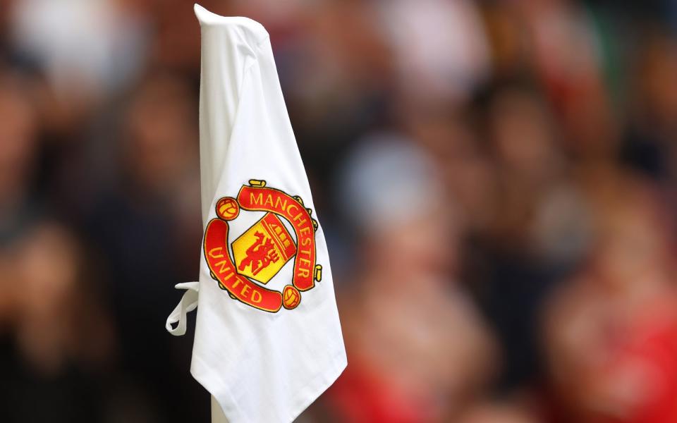 Wegen einer technischen Panne wurde der englische Fußballverein Manchester United im öffentlich-rechtlichen Fernsehen für wenige Sekunden beleidigt. (Bild: 2021 Getty Images / Catherine Ivill)