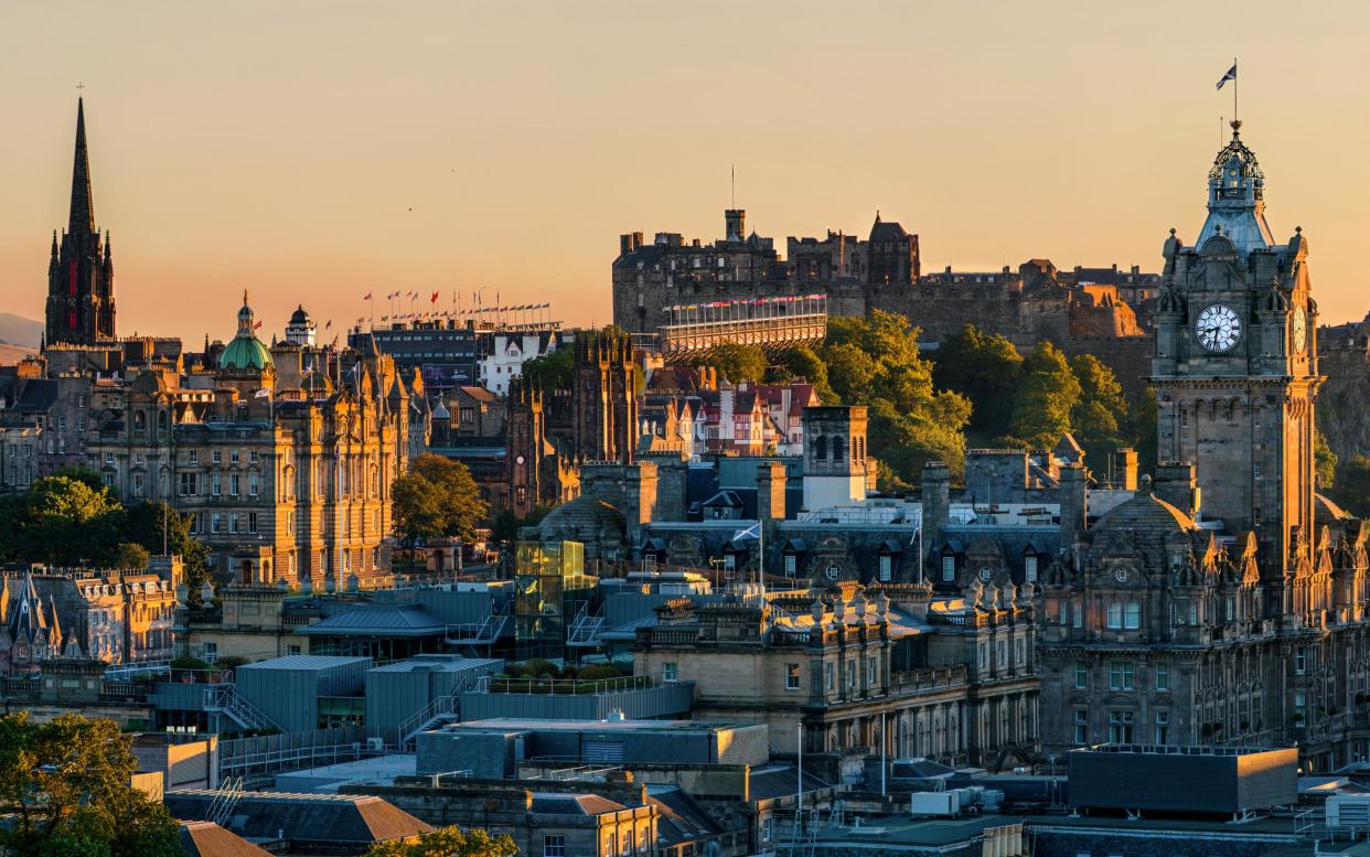 Edinburgh - how to spend a weekend city break guide