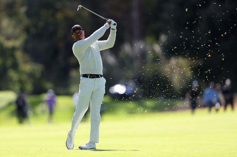 Woods en el hoyo 18 del Genesis Invitational en el Riviera Country Club, en California