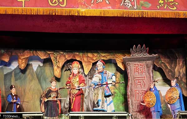 「明華園戲劇團」《蓬萊仙島》演出照。（圖：新北市文化局提供）