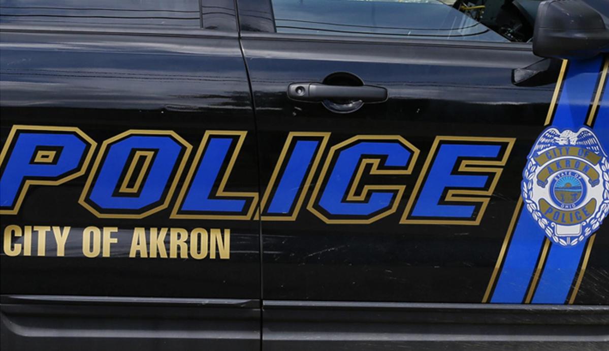 Un homme de 23 ans retrouvé mort d’une blessure par balle dans un véhicule à West Akron, rapport de police