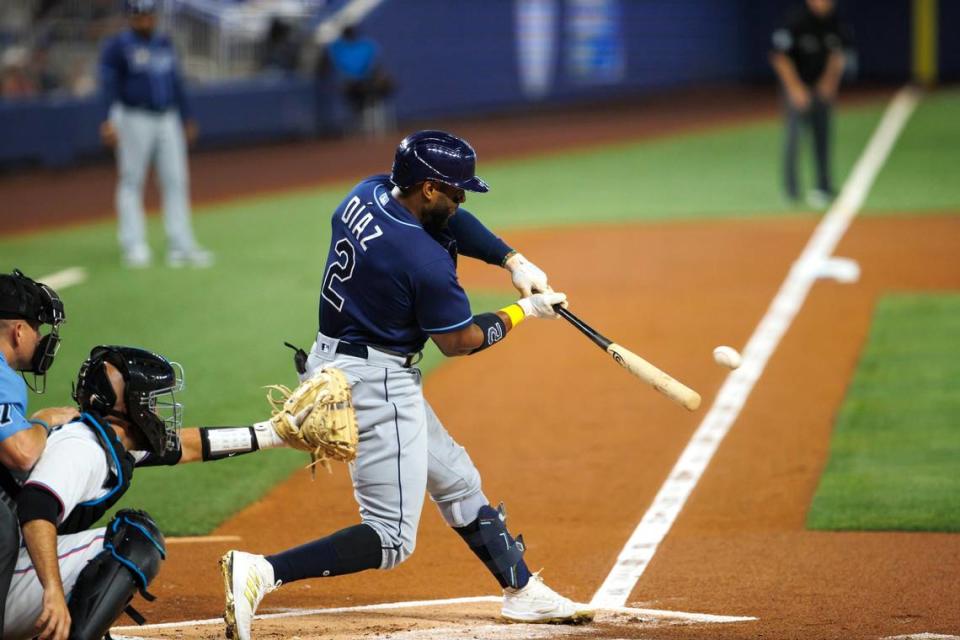 El tercera base de los Rays de Tampa Bay Yandy Díaz marcha segundo en bateo con .321 a solo tres puntos de Bo Bichette (.324), de los Azulejos de Toronto.