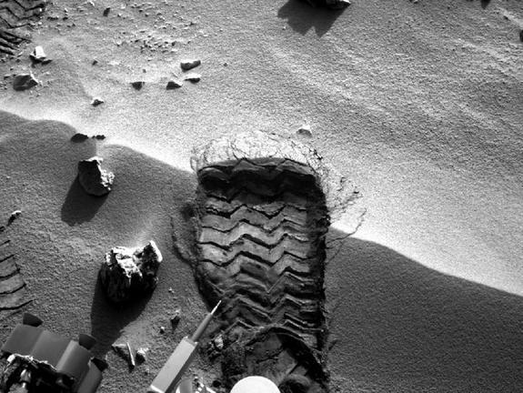 NASA's Mars rover Curiosity cut a wheel scuff mark into a wind-formed ripple at the "Rocknest" site to give researchers a better opportunity to examine the particle-size distribution of the material forming the ripple. The rover's right Navigat