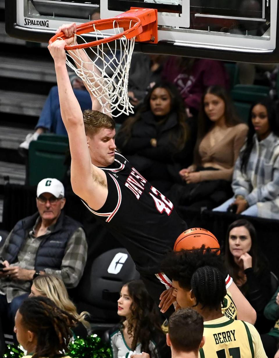 Davidson Wildcats forward David Skogman throws down a two-handed dunk during first half action against the Charlotte 49ers on Wednesday, November 29, 2023. JEFF SINER/jsiner@charlotteobserver.com