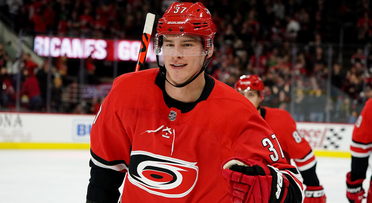 Svechnikov scores twice, Hurricanes blow through Kraken 5-1