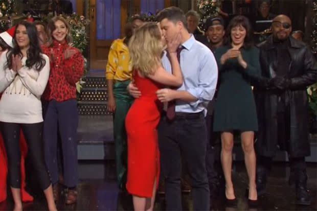 Scarlett Johansson et Colin Jost dans "Saturday Night Live" le 14 décembre 2019