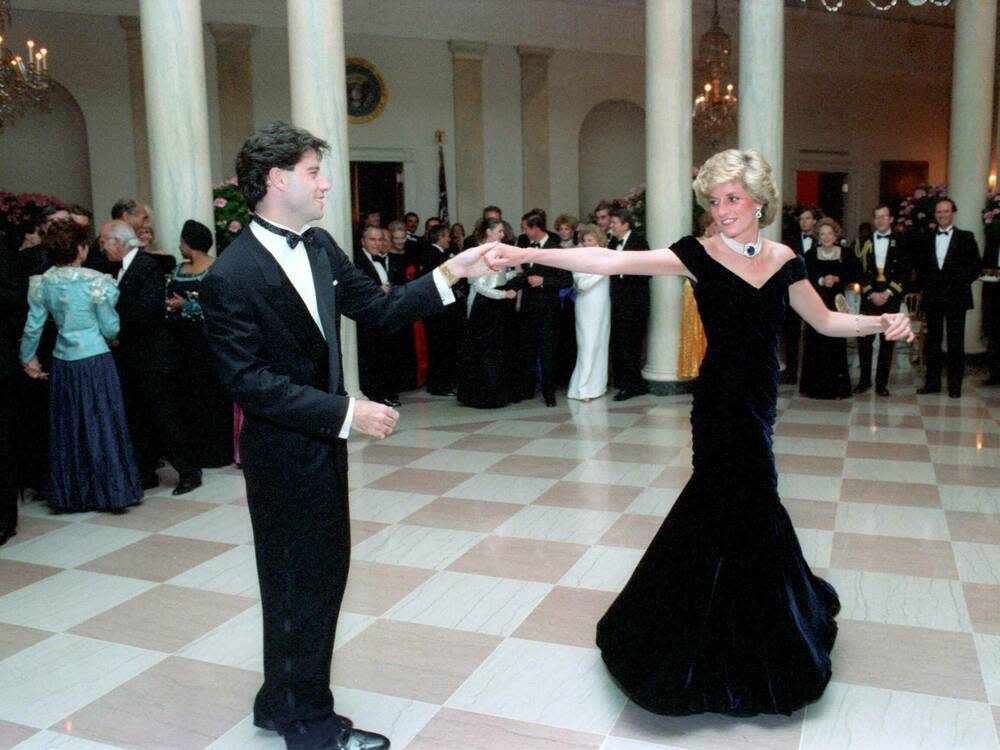 John Travolta und Prinzessin Diana bei ihrem Tanz 1985 im Weißen Haus (Bild: imago images/ZUMA Press)