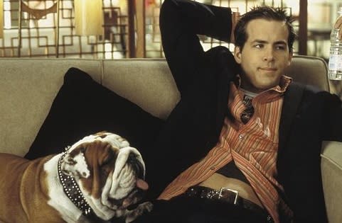 O primeiro papel que tornou Ryan Reynolds conhecido foi o fanfarrão Van Wilder em ‘O Dono da Festa’ (2002), no qual seu personagem precisa entrar na linha após se apaixonar por uma linda jornalista. (Divulgação)