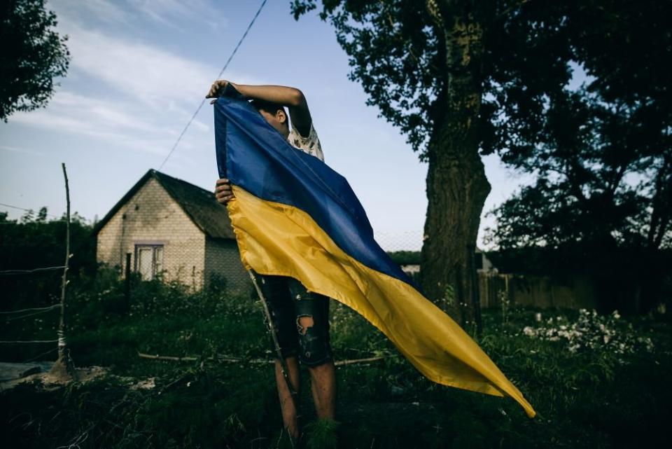 A man with a Ukrainian flag