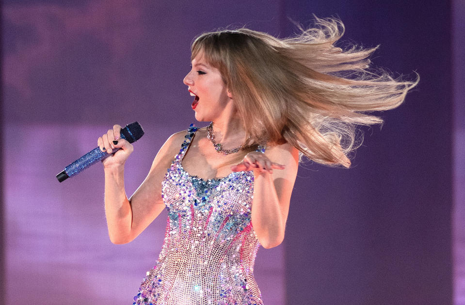 Taylor Swift auf der "Eras Tour" im März dieses Jahres in Las Vegas, Nevada. - Copyright: picture alliance / ZUMAPRESS.com | Casey Flanigan