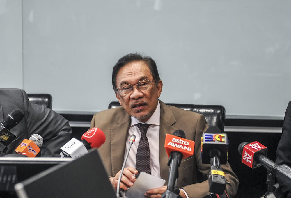 Amanah’s Jasin parliamentary coordinator Khairuddin Abu Bakar said that old sex videos uploaded several years ago allegedly implicating Datuk Seri Anwar Ibrahim should be reinvestigated to establish its authenticity as well, in light of recent events. — Picture by Firdaus Latif