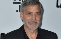 Avant de découvrir sa passion pour le métier d’acteur, George Clooney a tenté sa chance dans l’univers du baseball. L’acteur a aussi travaillé dans un magasin de chaussures et dans une ferme de culture de tabac.