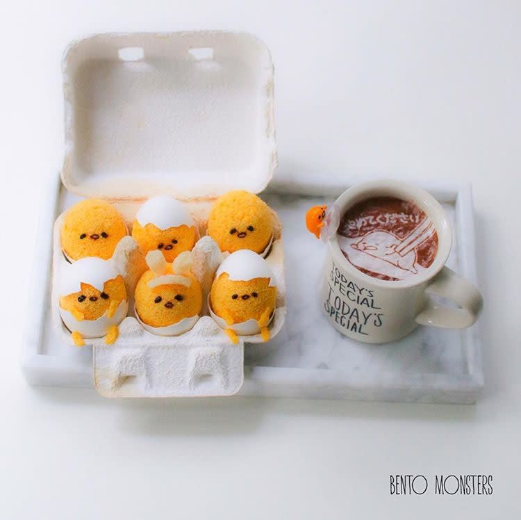 （圖片來源：https://www.instagram.com/bentomonsters/） 蛋黃哥真的變成雞蛋了！精緻的蛋黃哥造型蛋糕外面包覆雞蛋殼，並用雞蛋殼裝載，彷彿真實雞蛋般趣味十足。