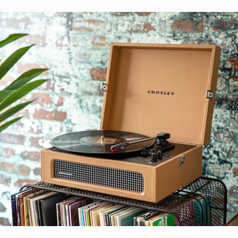 57) Crosley Voyager Turntable Black