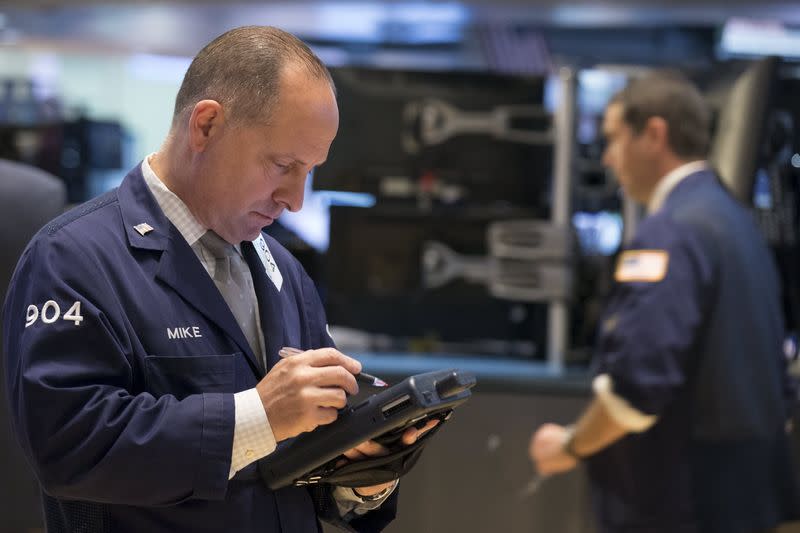 Traders work on the floor of the New York Stock Exchange June 1, 2015. REUTERS/Brendan McDermid