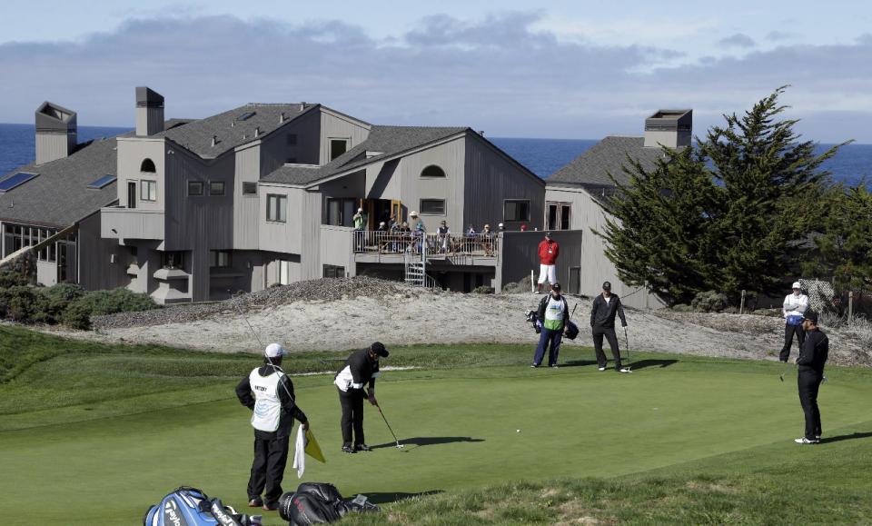 Former NHL hockey player Wayne Gretzky, second from left, putts on the fourth green on Thursday, Feb. 6, 2014, during the first round of the AT&T Pebble Beach Pro-Am golf tournament on the Spyglass Hill Golf Course in Pebble Beach, Calif. (AP Photo/Ben Margot)