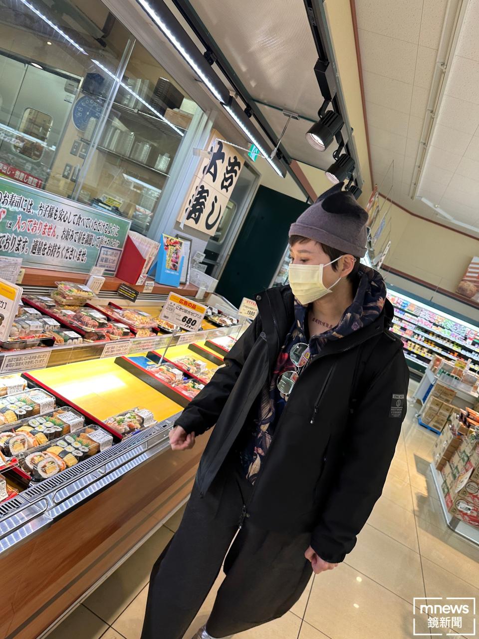 詹雅雯逛日本超市，買了很多醬菜、納豆的新奇口味。（詹雅雯經紀人提供）