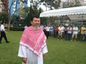 Independent candidate Zeng Guoyan turns up wearing a Middle Eastern outfit. (Yahoo! photo)