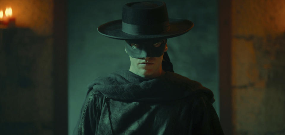 En esta imagen proporcionada por Prime Video, Miguel Bernardeau en una escena de la serie "Zorro". (Prime Video vía AP)