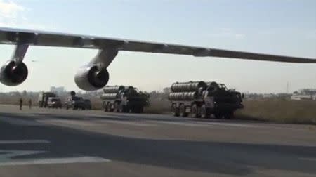 A frame grab taken from footage released by Russia's Defence Ministry November 26, 2015, shows Russian S-400 defense missile systems (R) driving on the tarmac of Hmeymim airbase in Syria. REUTERS/Ministry of Defence of the Russian Federation/Handout via Reuters