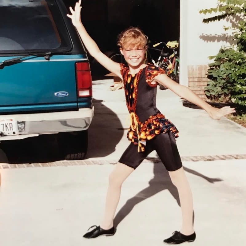 <p>Jazz hands were one of young Mandy’s signature moves. (Photo: Mandy Moore via <a rel="nofollow noopener" href="https://www.instagram.com/p/BQVkeCEg_IX/?taken-by=mandymooremm&hl=en" target="_blank" data-ylk="slk:Instagram;elm:context_link;itc:0;sec:content-canvas" class="link ">Instagram</a>) </p>