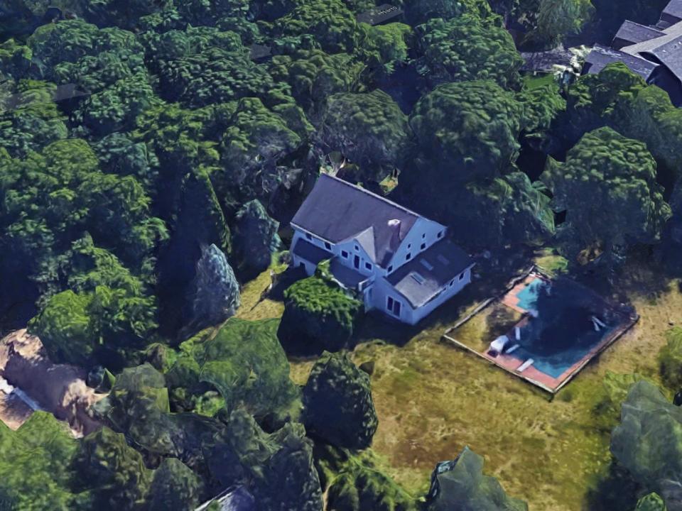 adam neumann hamptons house