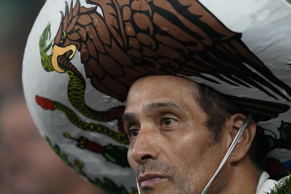 Un aficionado mexicano durante el empate