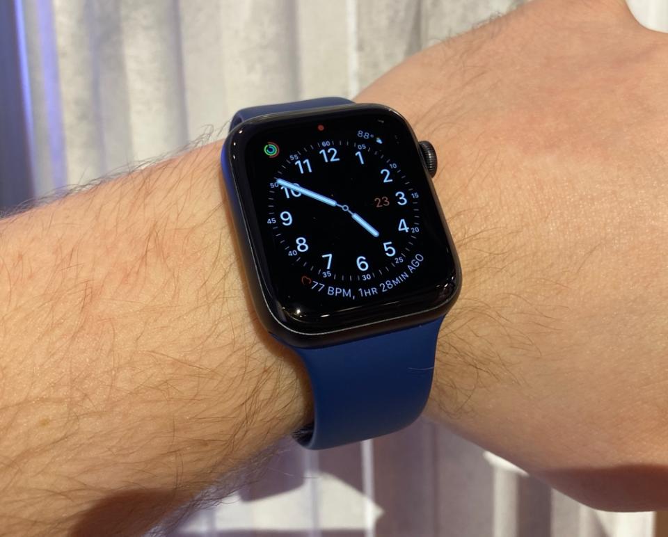 The Apple Watch Series 5's always-on display lowers the screen's brightness and removes the second hand, saving battery life. (Image: Howley)