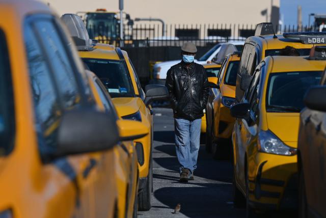 Los emblemáticos taxis amarillos de Nueva York, al borde de la