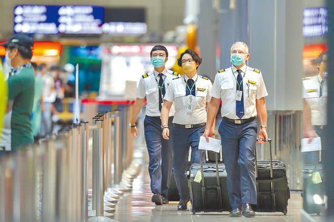 台灣受限於有限的勞動力市場，航空公司不能不向外籍機師招手。（本報資料照片）