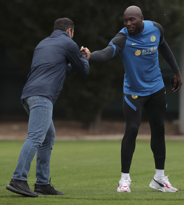 Romelu Lukaku, el gigante belga, estandarte ofensivo de Inter y compadre de Lautaro Martínez; lleva 21 goles en 33 partidos en la actual campaña interista y Zanetti lo distingue como "un líder silencioso"