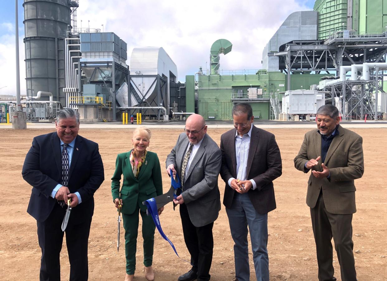 Left to right: City Rep. Joe Molinar, El Paso Electric CEO Kelly Tomblin, Mitsubishi Power executive Daniel Harajda, EPE board Chairman Ed Escudero, and EPE executive David Rodriguez take part in ribbon-cutting ceremony Feb. 29 for the new Newman power plant generator.